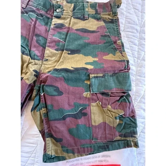 Supreme Camo Cargo Shorts Streetwear Casual Fashion Size 32 - Picture 2 of 5